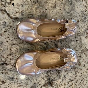 Girl rose, gold ballet flats